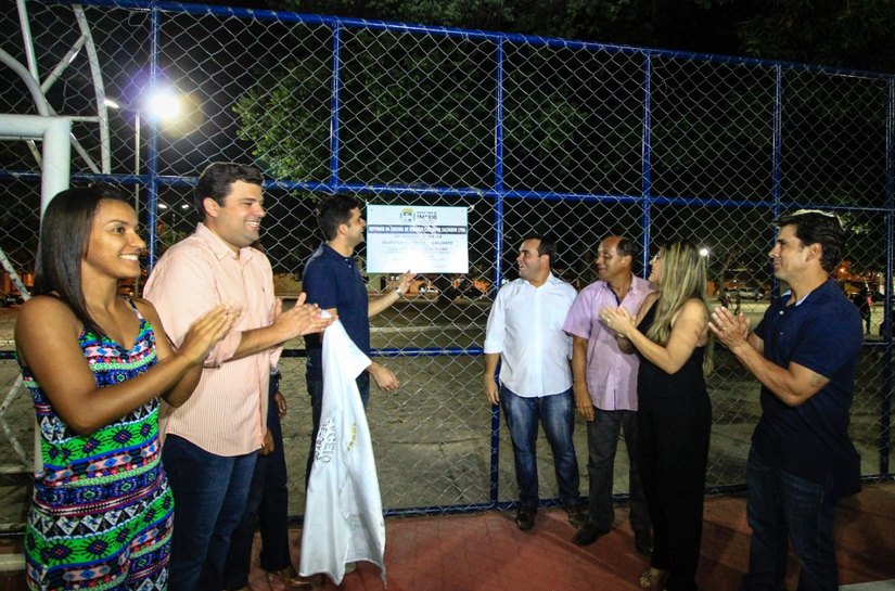 Rui Palmeira entrega centro de esporte e lazer no Salvador Lyra