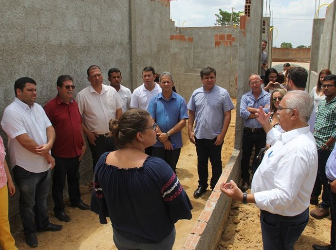 Teófilo realiza visita técnica a obras com secretários e vereadores de Arapiraca