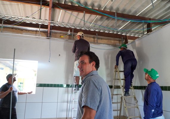 Prefeito Jorge Galvão acompanha obras de ampliação da Pré-escola Romeu Bastos