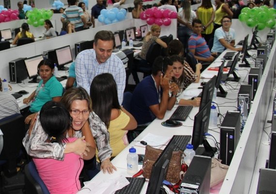 Arapiraca: Célia Rocha parabeniza o povo trabalhador de Arapiraca