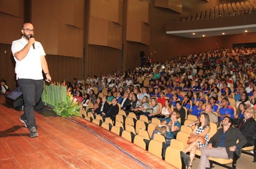 Aula inaugural motiva estudantes para início do ano letivo
