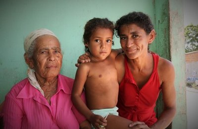 Milagre da vida continua nas mãos abençoadas da parteira do Mumbaça