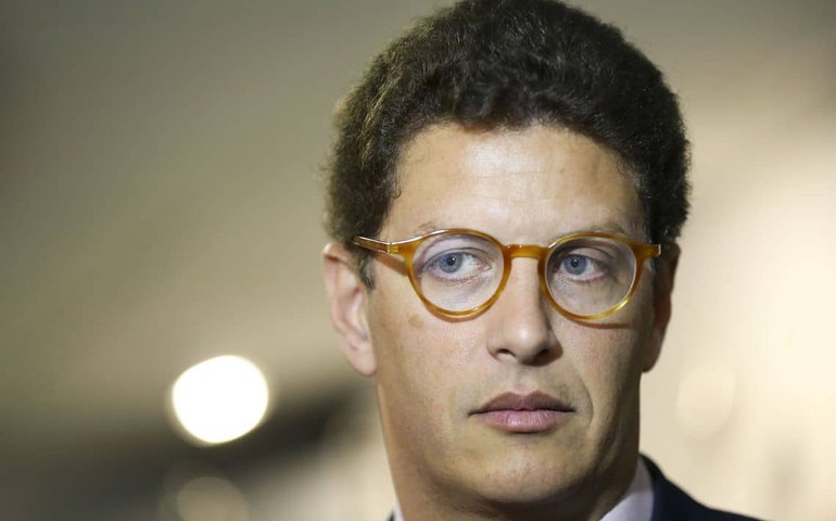 Salles assina acordo com BNDES para liberar crédito de R$ 350 mi do Fundo Clima