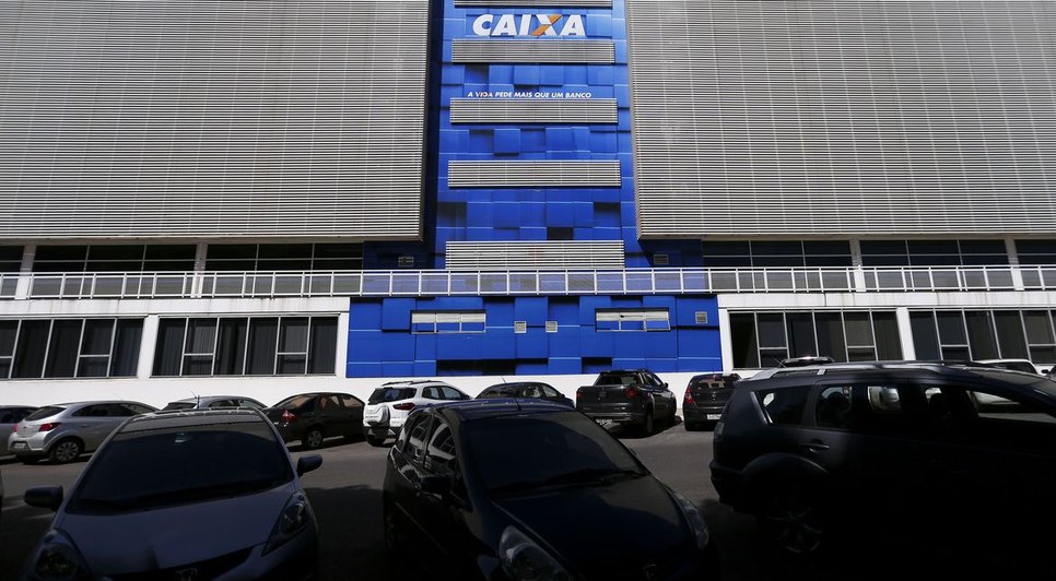 Benefícios podem ser movimentados através do aplicativo Caixa Tem ou sacados através do Cartão Bolsa Família ou do Cartão Cidadão / Foto: Marcelo Camargo/Agência Brasil
