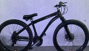 Homem rouba bicicleta de criança com pistola de cola quente em Aracaju