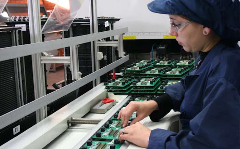 Queda na indústria em janeiro ante dezembro é a mais forte desde março de 2021