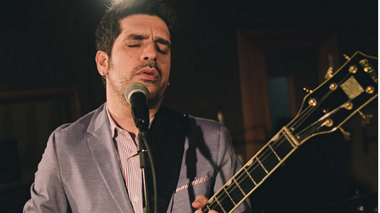 Sideral surpreende com novas faixas do projeto “Tropical Blues”