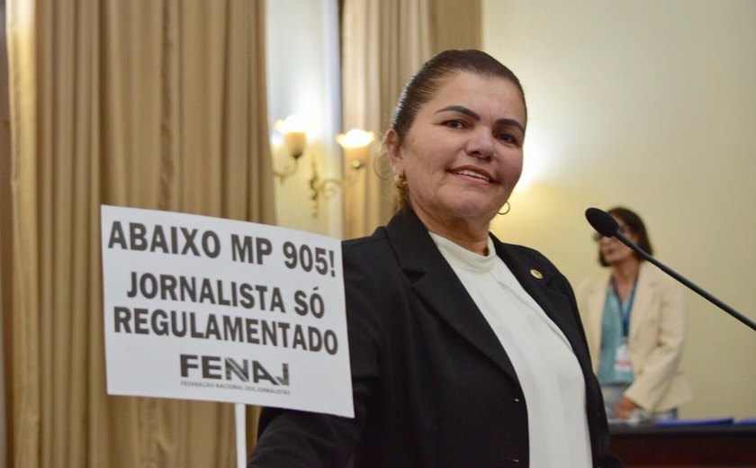 Ângela Garrote faz pronunciamento contra MP 905 que extingue registro profissional para jornalistas