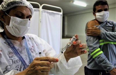 Penedo já vacinou mais de 30% do público-alvo da campanha contra Covid com a 1ª dose 
