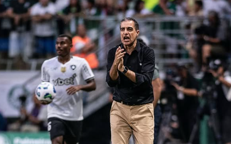 Renato Paiva aponta erros técnicos e vê postura inaceitável na derrota do Botafogo