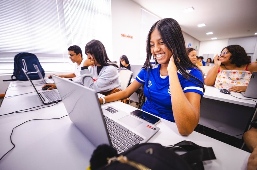 Dia Internacional da Juventude: jovens têm acesso a cursos profissionantes gratuitos em Maceió