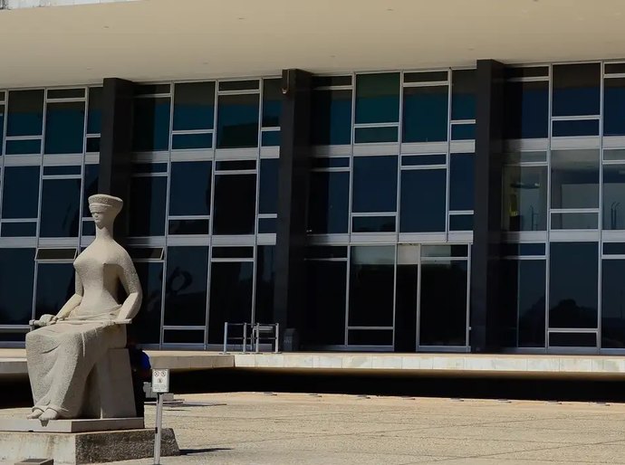 Maioria do STF mantém indenização de Eduardo Bolsonaro a jornalista