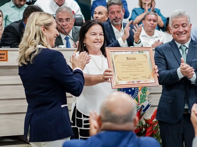 Deputada Fátima Canuto recebe título de Cidadã Honorária de São Miguel dos Campos