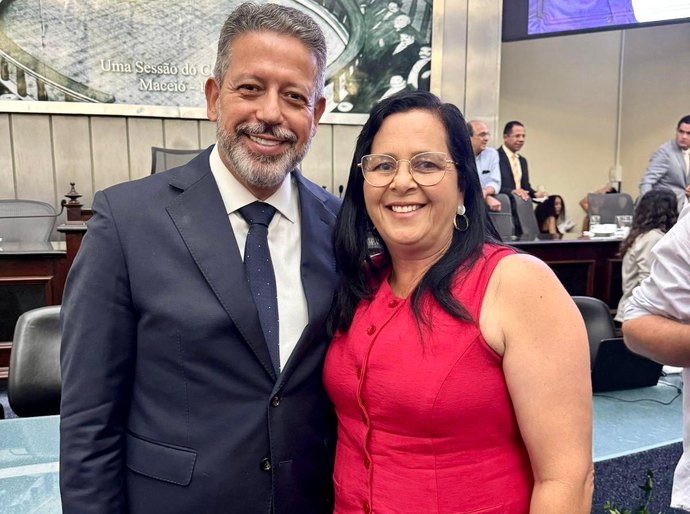 Edilza Alves prestigia homenagem da ALE a Arthur Lira, importante aliado de Lagoa da Canoa em Brasília