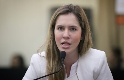 Cibele Moura diz que Estado assegurou redistribuição de absorventes higiênicos nas escolas