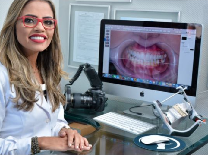 Karina Leite marca presença no principal evento de Odontologia Estética do país