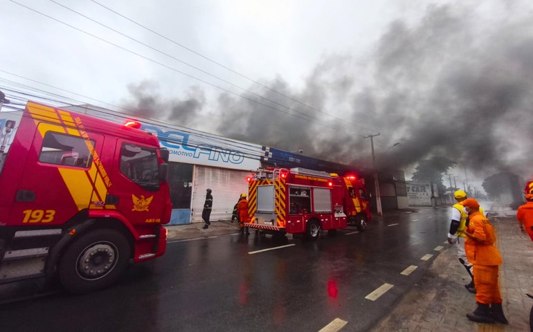 Incêndios atinge apartamento na Barra Olímpica, no Rio de Janeiro