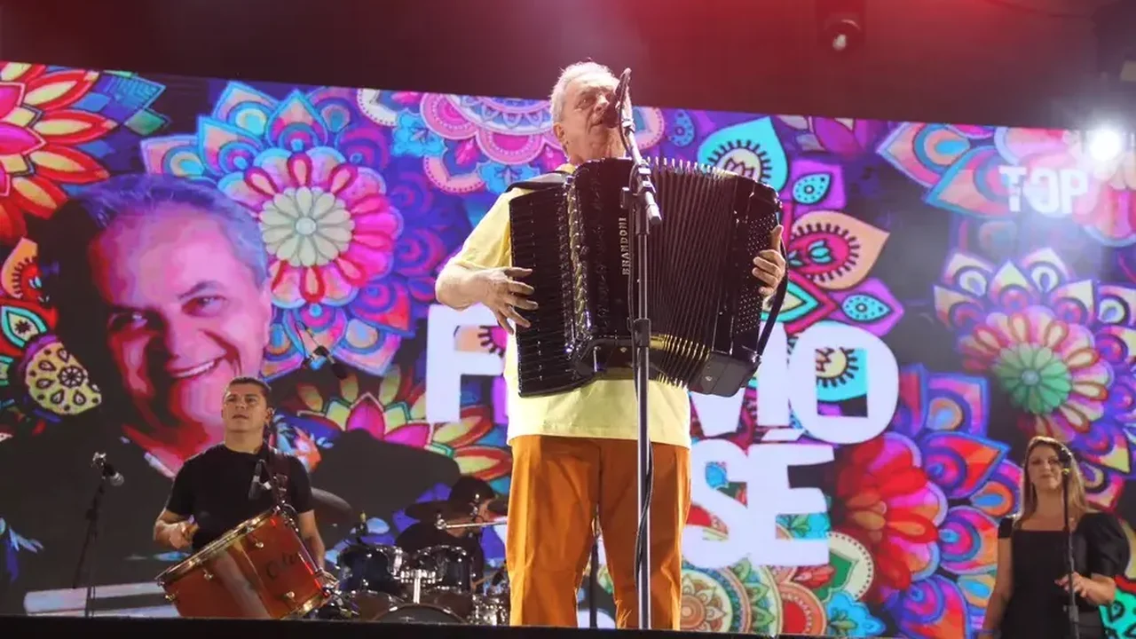 No São de João de Campina Grande, Flávio José, o grande sanfoneiro tem show reduzido para beneficiar Gusttavo Lima
