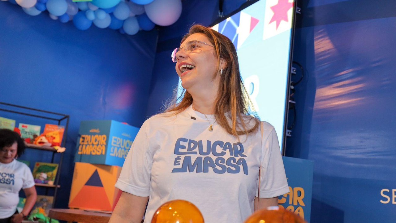 Na Bienal, secretária de Educação de Maceió destaca importância do vale-livro para alunos e professores