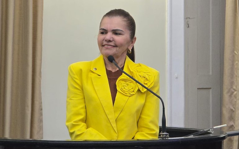 No retorno à Assembleia, Ângela Garrote reafirma compromisso com o povo alagoano