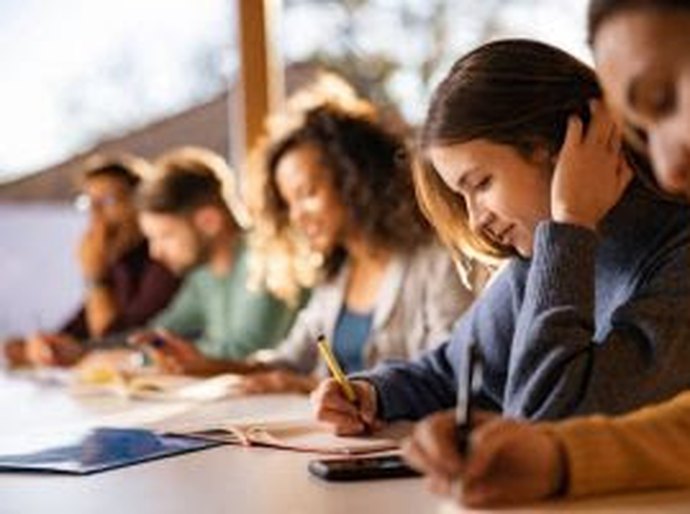 UniCesumar realiza aulão gratuito de Biologia e Física como preparação para o Enem