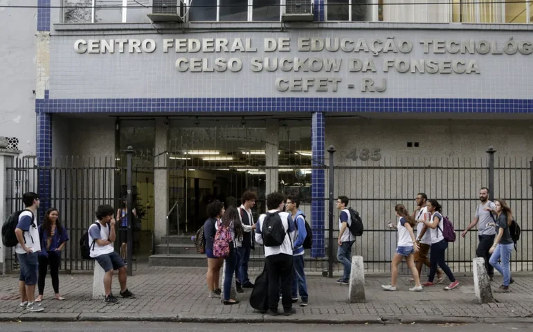 'Não tenho nenhuma diferença contigo', disse atirador do Cefet a estagiária que estava na sala onde uma das vítimas foi baleada