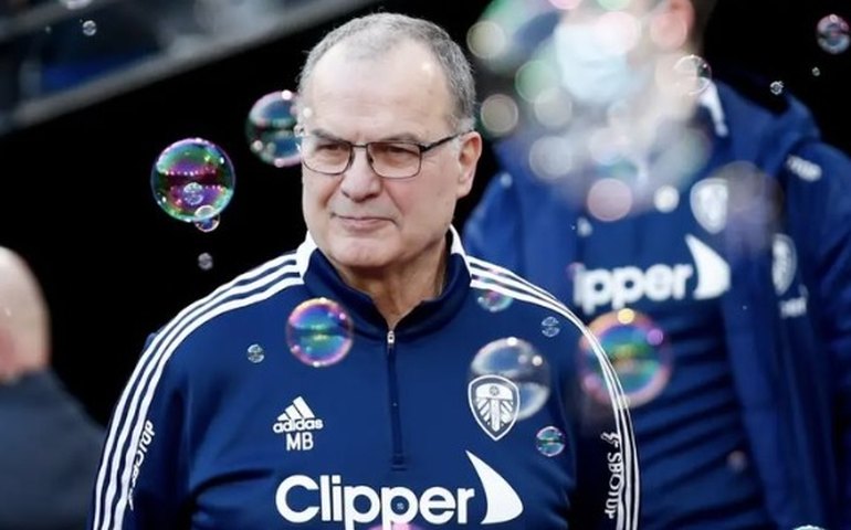 Sem Suárez e com seis jogadores que atuam no Brasil, Bielsa convoca Uruguai para Eliminatórias