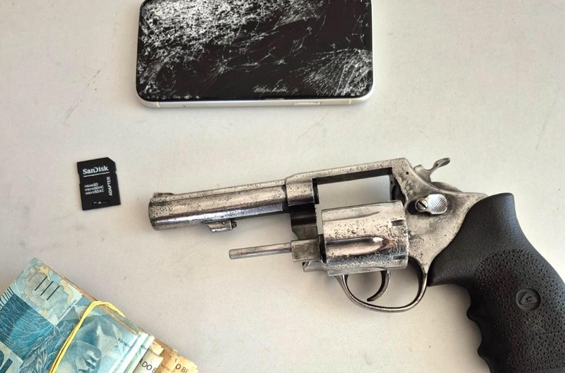 Operações cumprem 34 mandados, prendem 4 e apreendem arma de fogo e dinheiro no Sertão