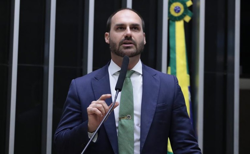 Eduardo diz que família Bolsonaro pode deixar PL se Tarcísio se filiar
