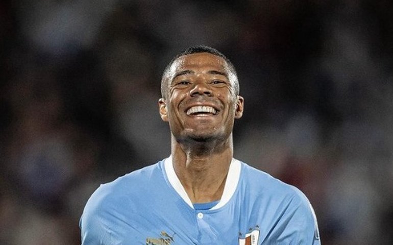 'Mini torcedora' do River viraliza com despedida para De La Cruz, reforço do Fla