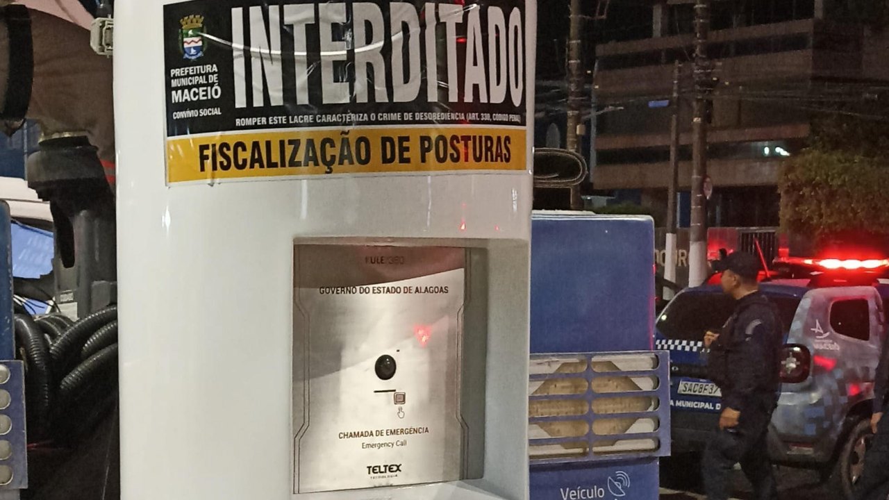Justiça determina que Prefeitura de Maceió responda sobre retirada de totens de segurança