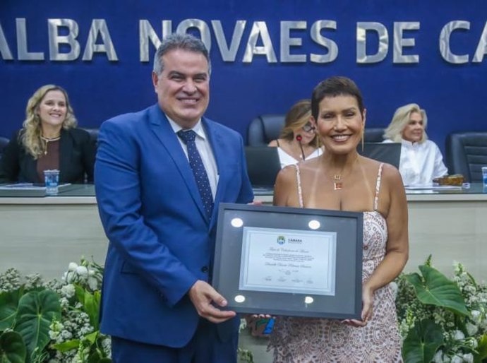 Apresentadora da TV Cidadã, Danielle Santoro, recebe Título de Cidadã Honorária de Maceió