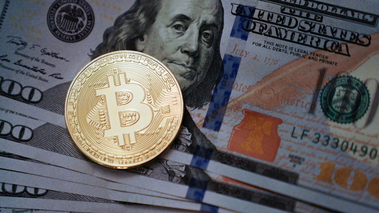 Qualquer tentativa de resgatar o dólar por meio de criptomoedas está condenada, diz especialista
