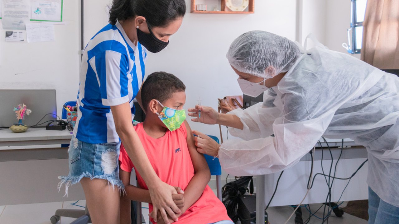 Saúde realiza ação de vacinação em escola municipal para prevenir novos casos de Meningite