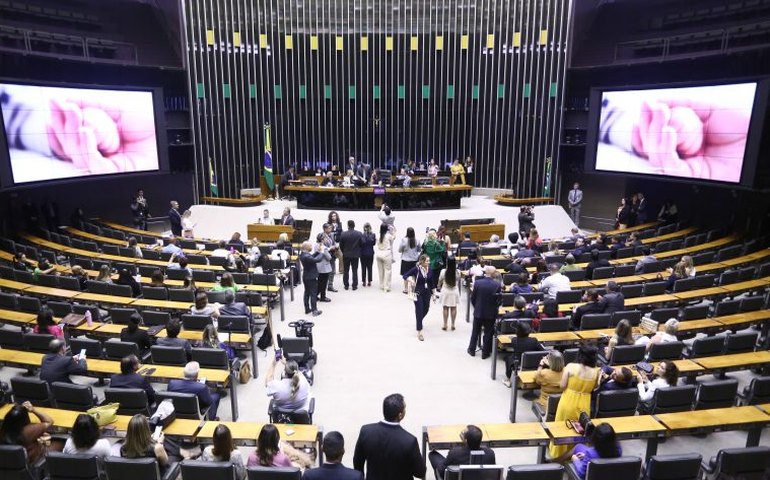 Debatedores apontam dificuldades em acesso a diagnóstico e tratamento de doenças raras