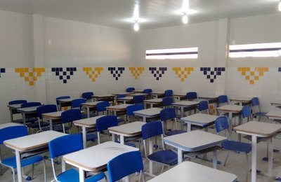 Alunos de Girau do Ponciano ganham escola reformada e quadra poliesportiva