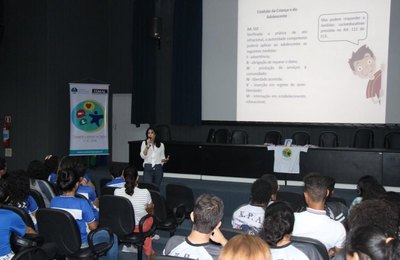 Esmal recebe 300 estudantes em palestra sobre exploração do trabalho infantil