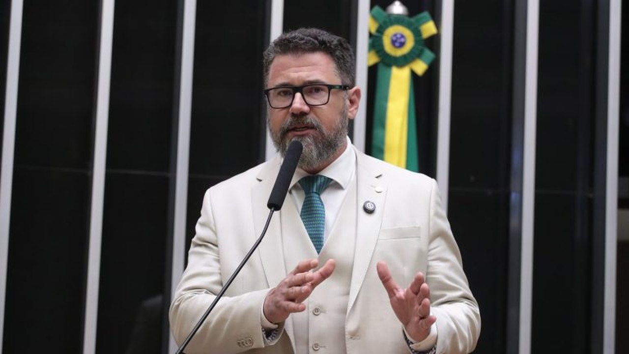 Conselho de Ética aprova suspensão de Marcos Pollon por ofensas a Hugo Motta