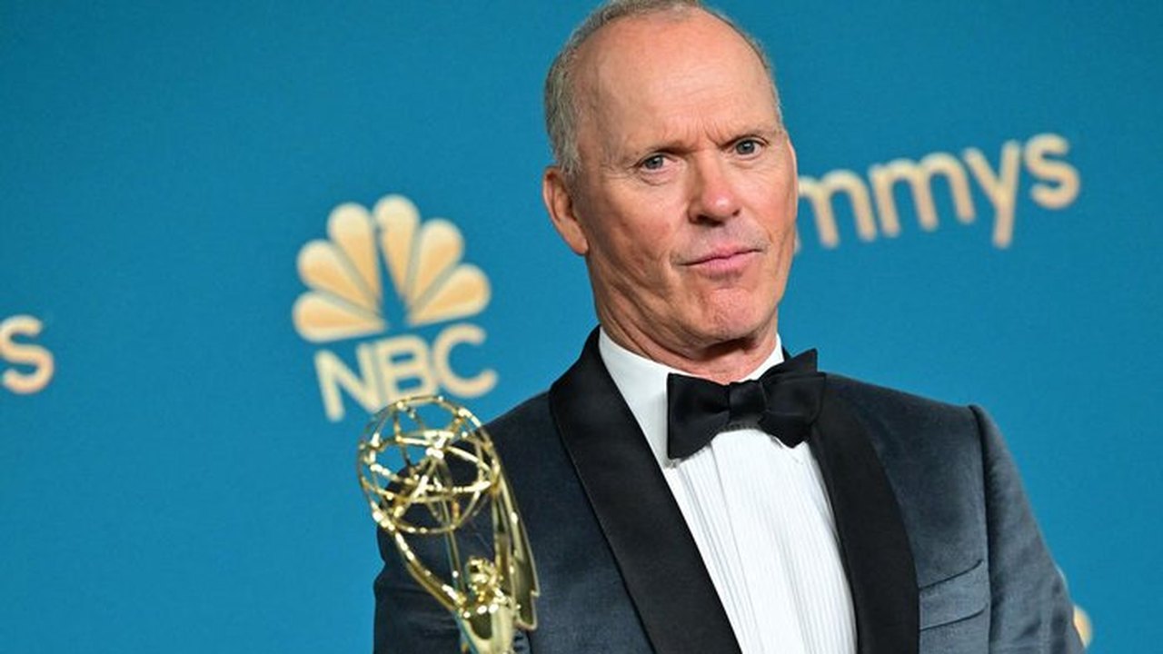 Michael Keaton comenta sobre o cancelamento de “Batgirl” no Emmy 2022