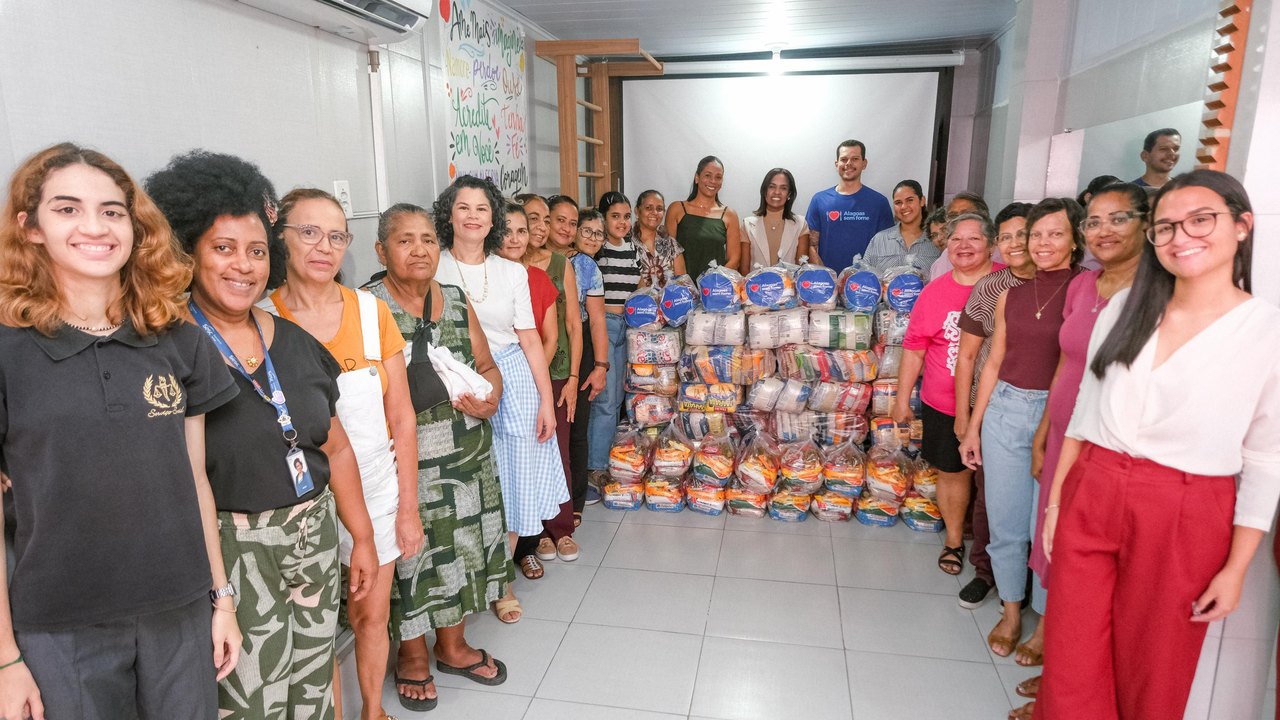 Programa Alagoas Sem Fome entrega 1 tonelada de alimentos em sua 102ª doação