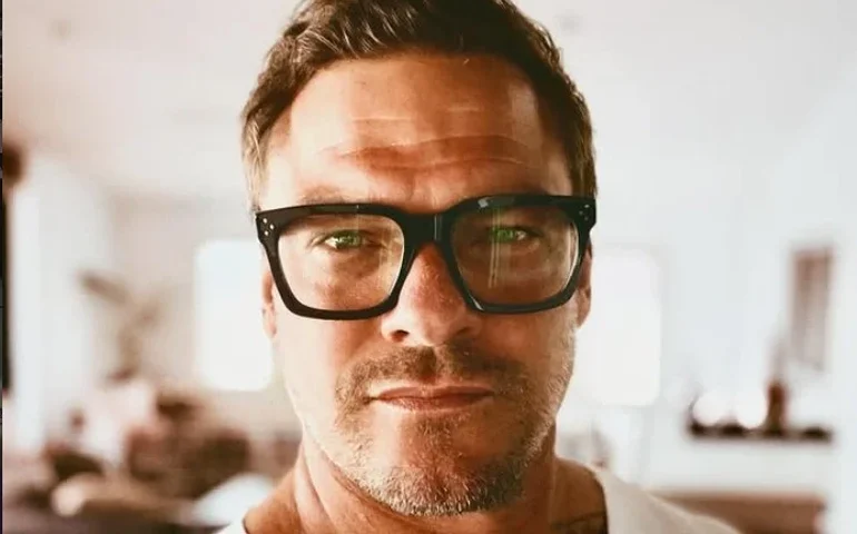 Alan Ritchson agride vizinho após reclamação por perturbação de sossego; veja vídeo