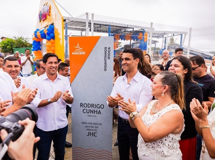 Prefeito Rodrigo Cunha entrega Gigantinhos Bilíngue de Ipioca e reforça compromisso com a educação infantil