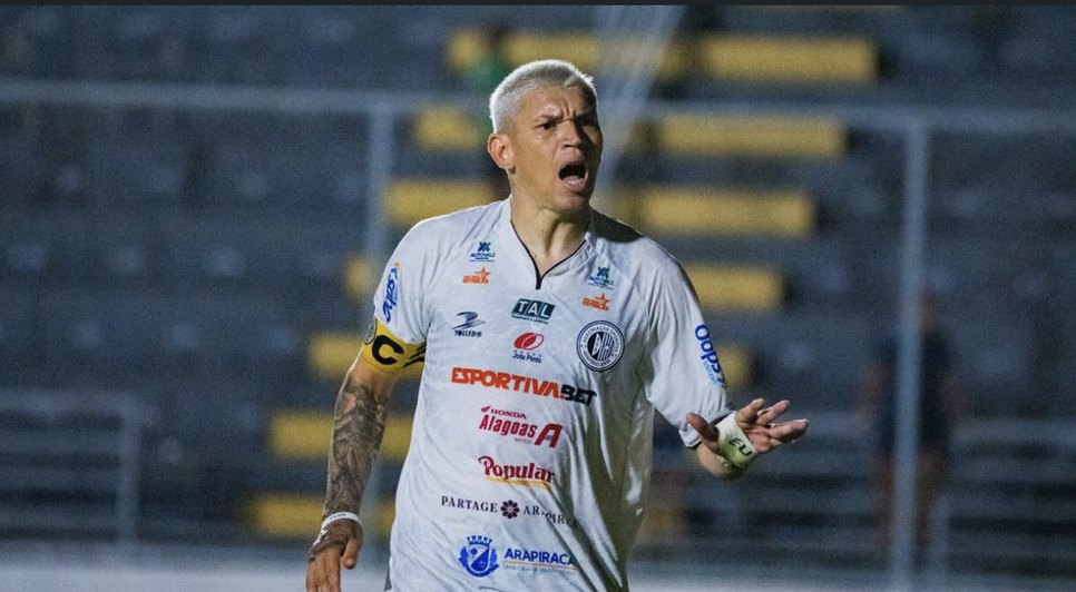 Júnior Viçosa tem 51 gols em 149 partidas com a camisa alvinegra