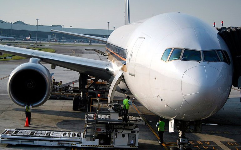 Sancionada lei que beneficia companhias aéreas e setor de eventos