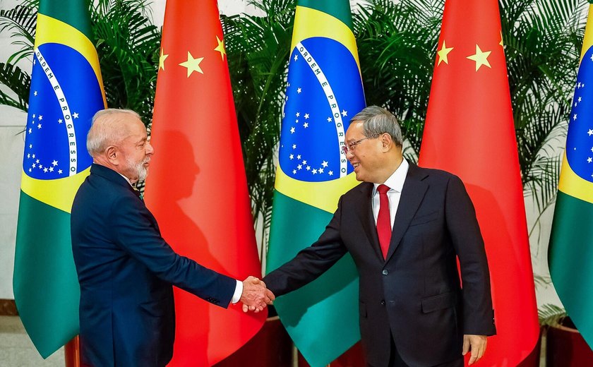 China e Brasil estão prontos para 'reforçar parceria no âmbito do BRICS', afirma premiê chinês