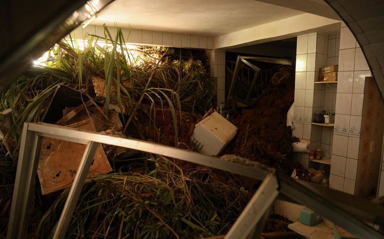 Chuvas fortes provocam 64 mortes em Juiz de Fora e Ubá