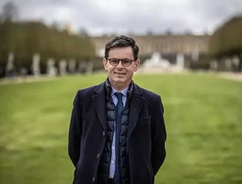 França nomeia novo diretor do Louvre para tentar aplacar crise