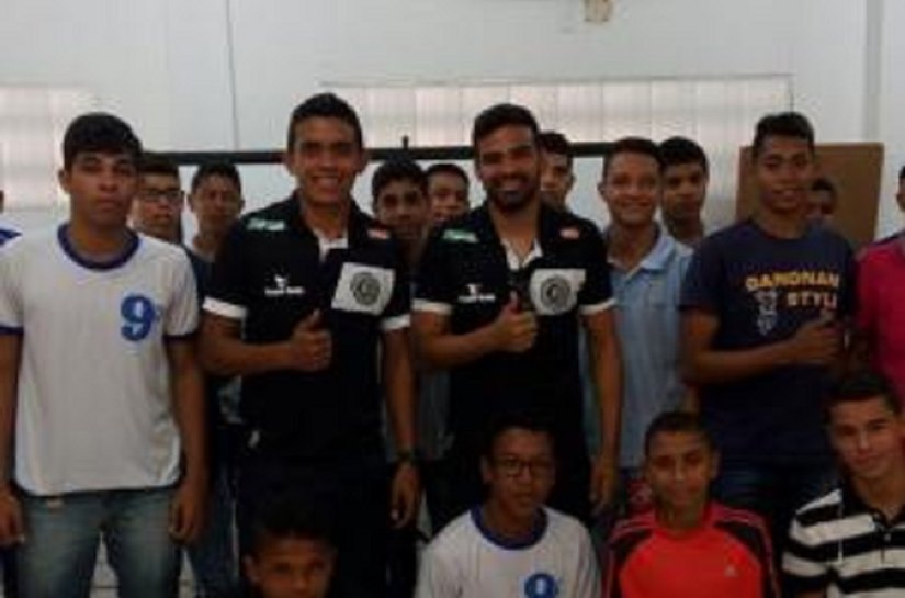 Jogadores do ASA falam sobre o dia a dia à alunos de Escola Municipal