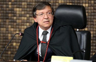 Presidente do TJ/AL mantém afastamento do prefeito de Viçosa