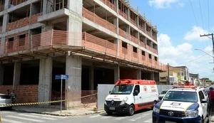 Tragédia na obra: pedreiro morre após cair da cobertura de prédio em construção em Viçosa